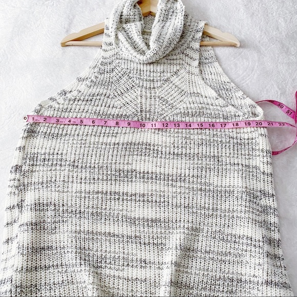 Sun & Shadow Parted Back Knit Sweater - Picture 7 of 8